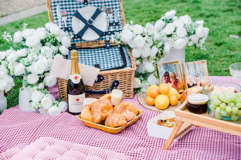 Proposal Picnic Paris / Lgbtqia+ / Paris Proposal Planner Luxury Picnic Experience