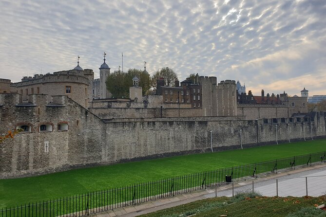 Roman Ruins To Blitz Bombings: A Walking Tour Of Londons Fiery History Traversing Roman London