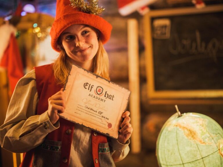 Rovaniemi: Elf Hat Academy in Santas Village