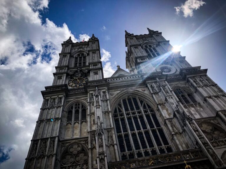 Royal London: From Stuarts To Windsors Walking Tour Exploring Royal Landmarks