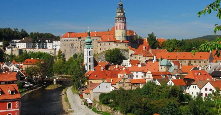 Salzburg: Sightseeing Transfer to Prague via Cesky Krumlov