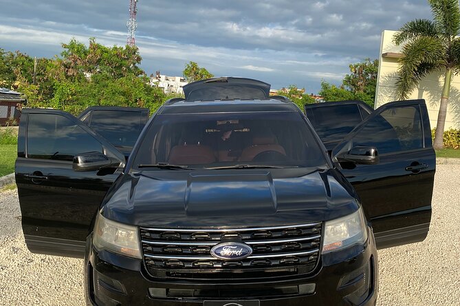 Santo Domingo Elite Transport: Premier and Stylish Car Services.