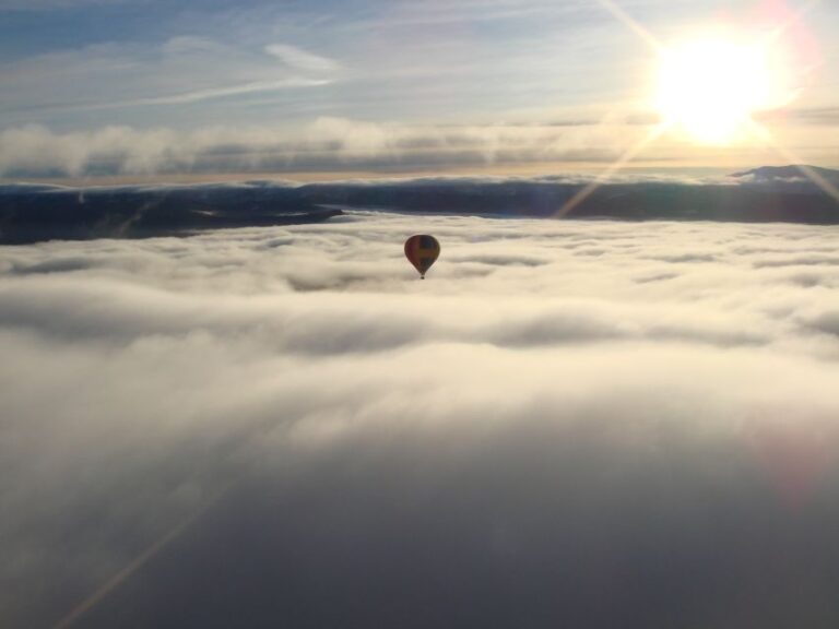 Segovia: Private Balloon Ride for 2 With Cava and Breakfast