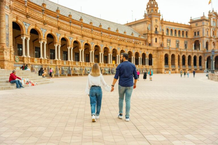 Seville: Professional Photoshoot at Plaza De España