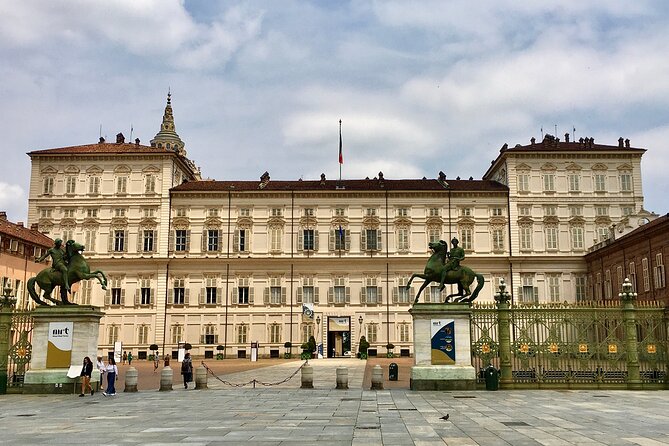 Small Group Royal Palace Skip The Line Tour Tour Overview