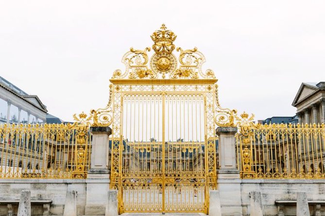 Small Group VIP Versailles Bike Tour From Paris With Kings Apartments Access