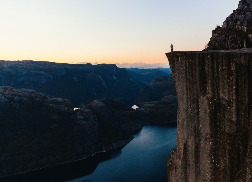 Stavanger: Guided Sunrise Hike to Pulpit Rock - Itinerary at a Glance