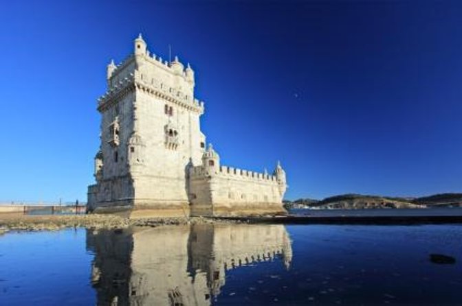 Sunset Group Tour in Lisbon With Welcome Drink - Tour Overview