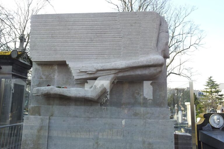 The Père Lachaise Cemetery: Guided 2 Hour Small Group Tour Overview Of The Tour