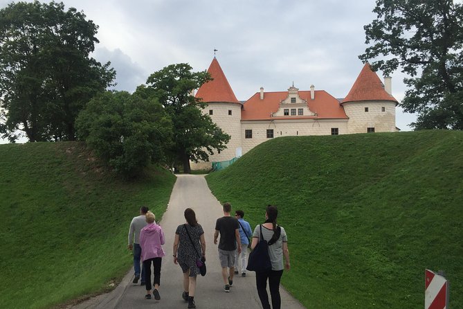 Tour From Vilnius Riga Via The Hill Of Crosses, Rundale, Bauska Tour Overview