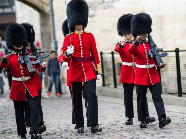 Tower Of London: Opening Ceremony, Crown Jewels & Beefeaters Century Old Opening Ceremony