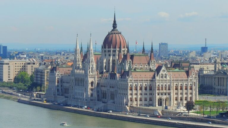 Vienna: Private Day Trip To Budapest Tour Highlights