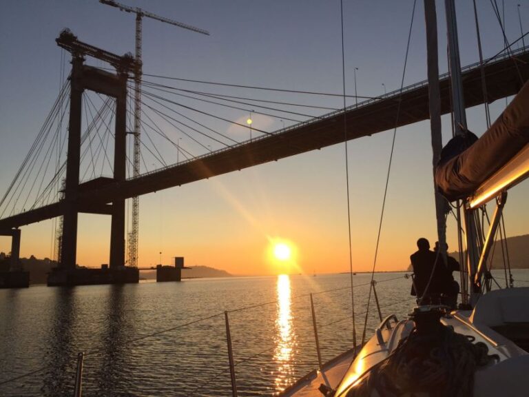 Vigo: Vigo Estuary Private 1 Night Romantic Sailboat Trip Private Sailing Yacht