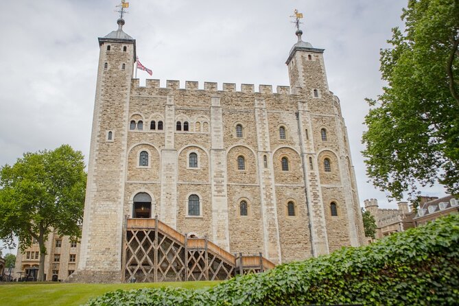 VIP Tower of London and Crown Jewels Tour With Private Beefeater Meet & Greet