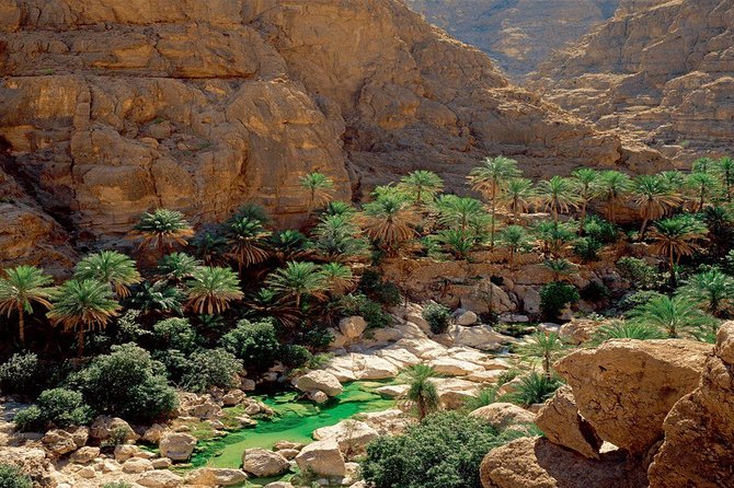 Wadi Shab - Hiking and Exploring Wadi Shab