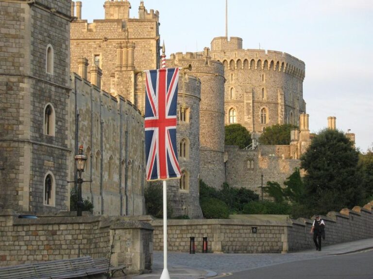 Windsor Castle & Hampton Court Tour