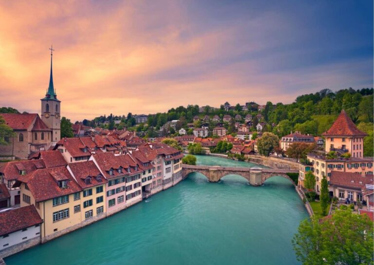 Zurich: Private Car Tour to Swiss Capital, Castles & Lakes