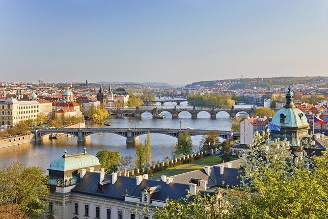 1 Hour Prague Panoramic Vltava River Sightseeing Cruise - Cruise Features and Amenities