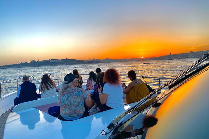 2.5-Hour Bosphorus Sunset Sightseeing Cruise by Luxury Yacht - Inclusions and Amenities