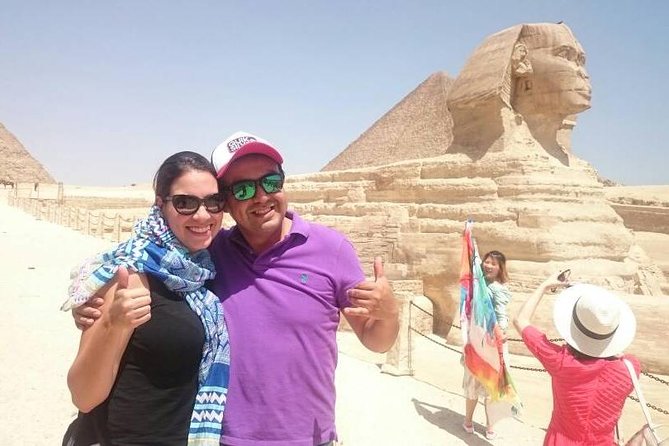 8-Hour Private Tour to the Pyramids of Giza and Saqqara From Cairo - Visiting the Great Pyramid