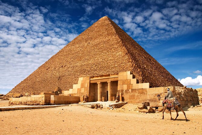 8-Hour Tour Giza Pyramids, Egyptian Museum and Cairo Bazaar - Meeting and Pickup