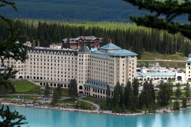 Airport Shuttle: Lake Louise <---> Calgary - Pickup and Drop-off