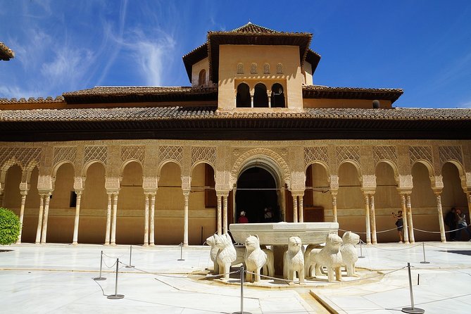 Alhambra Tour & Ticket: Nasrid Palaces, Alcazaba & Generalife - Meeting and Pickup