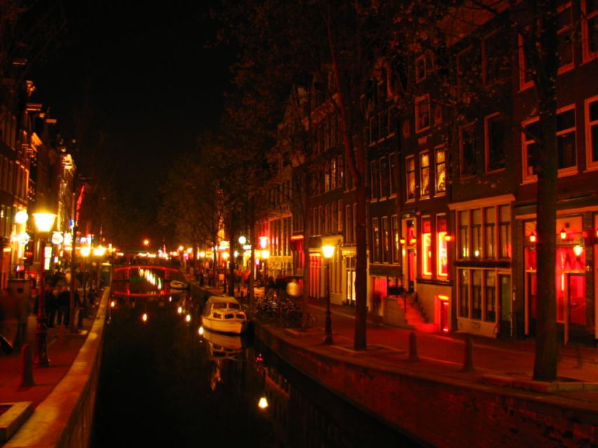 Amsterdam: Audio Tour of the Red Light District Highlights - Audio Guide Features