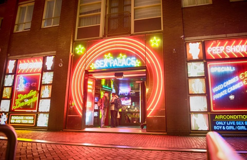 Amsterdam: Red Light District Exclusive Night Tour - Experience Highlights