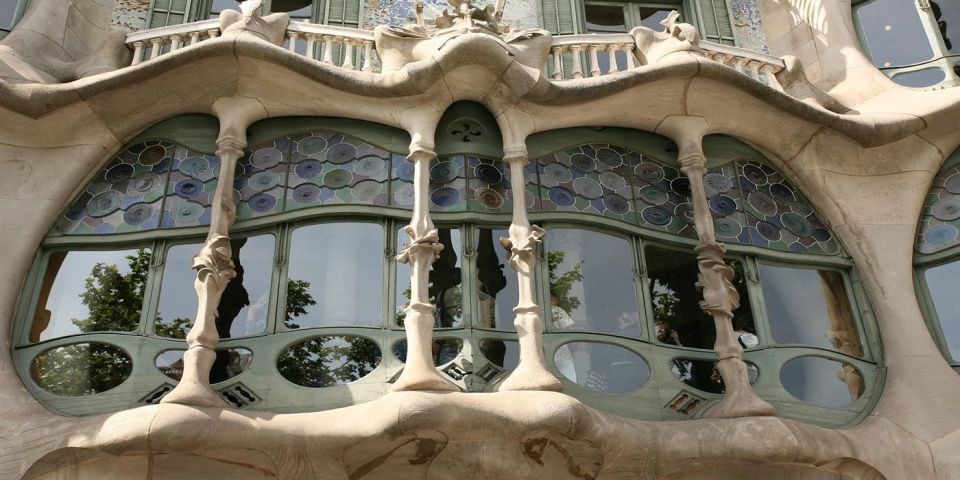 Barcelona: Gaudi Private Tour - Modernist Walking Tour - Itinerary Highlights