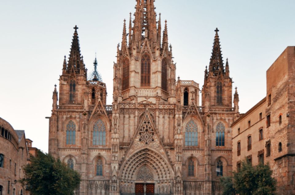 Barcelona: La Sagrada Familia & Park Guell Small-Group Tour - Itinerary Highlights