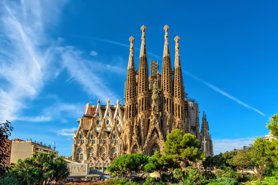 Barcelona: Private 2-Hour Sagrada Familia Tour for Seniors - Tour Inclusions and Exclusions