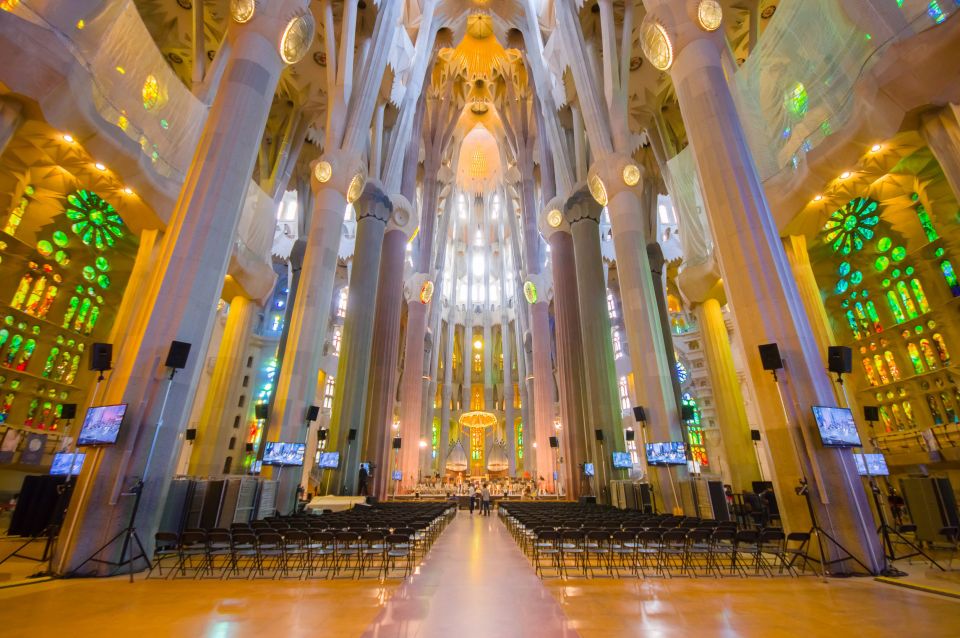 Barcelona: Sagrada Familia & Park Güell Guided Tour & Ticket - Sagrada Familia Highlights