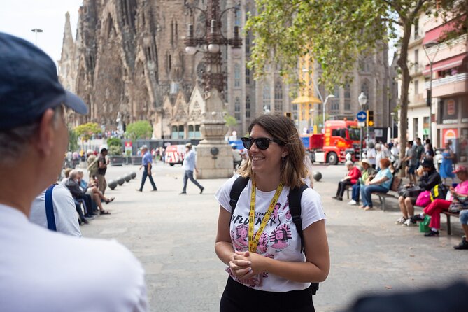 Barcelona: Sagrada Familia Semi-Private Guided Tour - Meeting and End Points