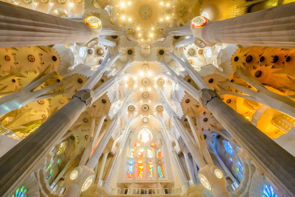 Barcelona: Sagrada Familia Tour & Optional Tower Visit - Guided Tour of Sagrada Familia