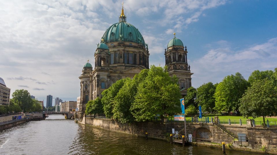 Berlin: Self Guided Walking Tour With Riddle & Quiz Game - Exploring Berlins Mitte District