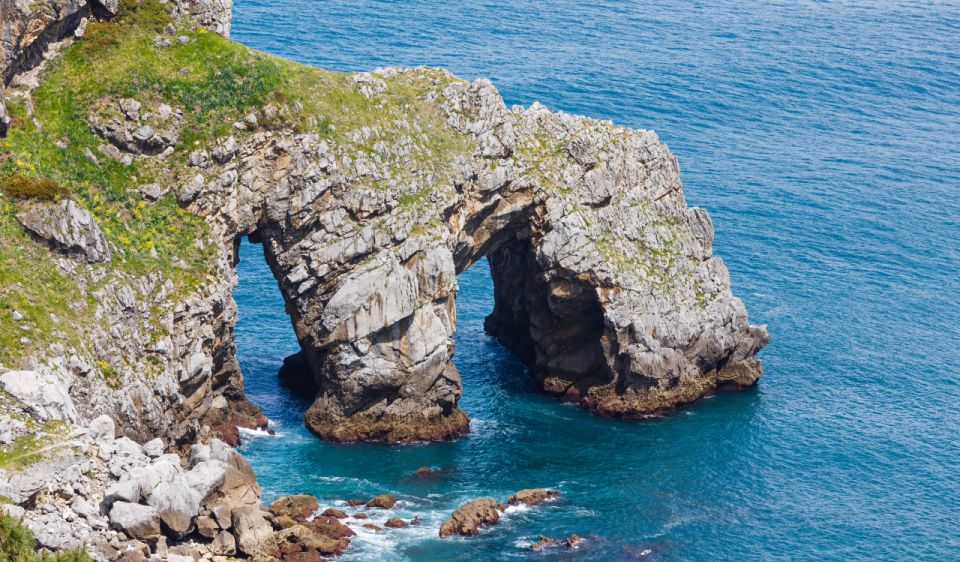 Bizkaia Bridge & Gernika/Bermeo & Gaztelugatxe Private Tour - Discovering Gernikas Tragic History