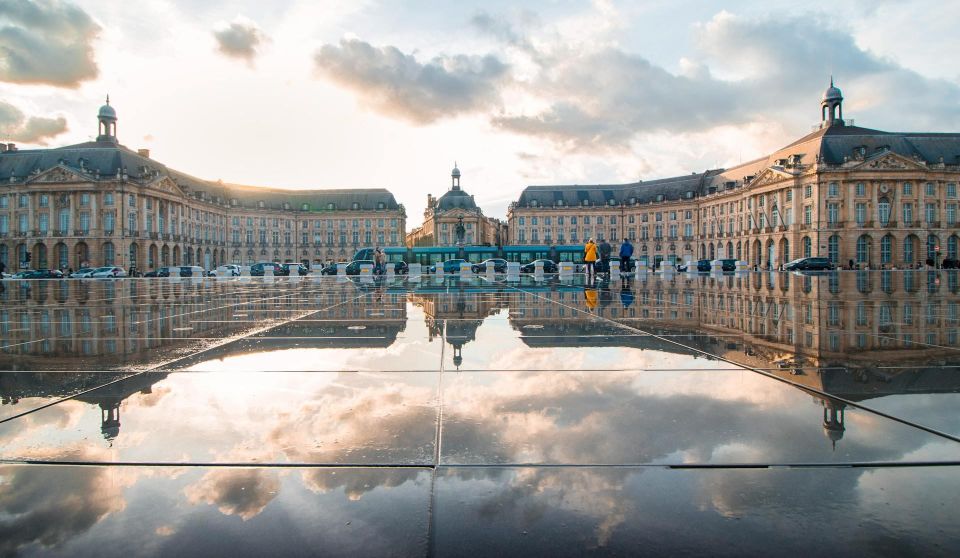 Bordeaux: Unusual Visits to the Pearl of Aquitaine - Treasure Hunts in Historic Center