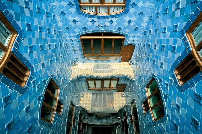 Casa Batllo Admission Ticket With Intelligent Audio Guide - Exploring the Gaudi Cube