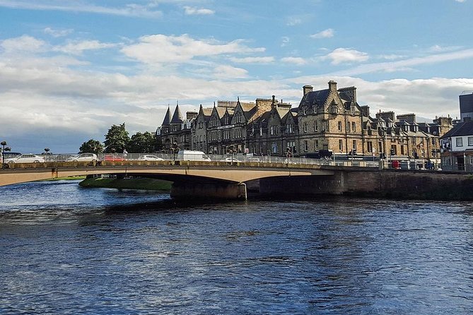 Cawdor Castle, Inverness, Culloden, Outlander and Loch Ness Tour - Visiting the Culloden Battlefield