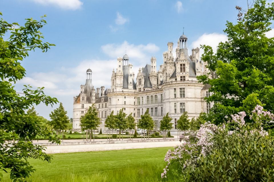 Chambord Castle: Private Guided Walking Tour - Castle and Gardens