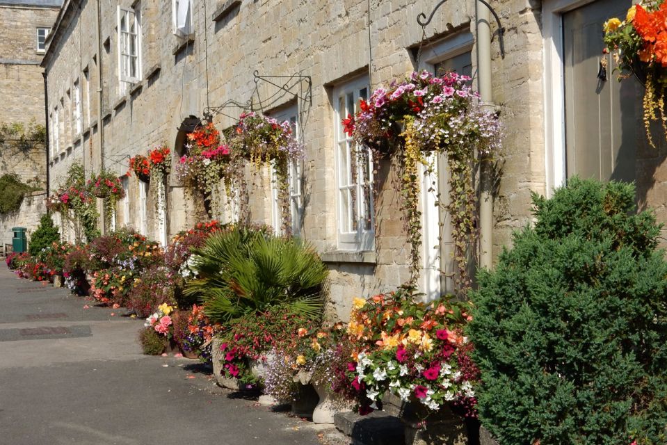 Cirencester: Quirky Self-Guided Smartphone Heritage Walks - Uncover Hidden Gems With Clues