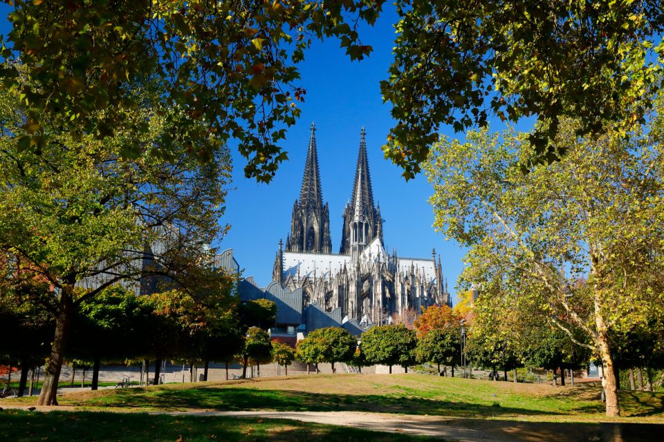 Cologne: First Discovery Walk and Reading Walking Tour - Highlights of the Tour Experience