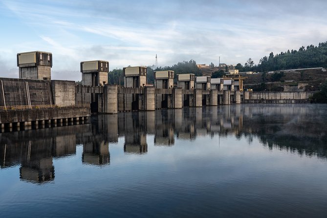 Douro Valley Cruise Porto to Pinhão: Breakfast, Lunch and Tasting - Cruise up the Douro River