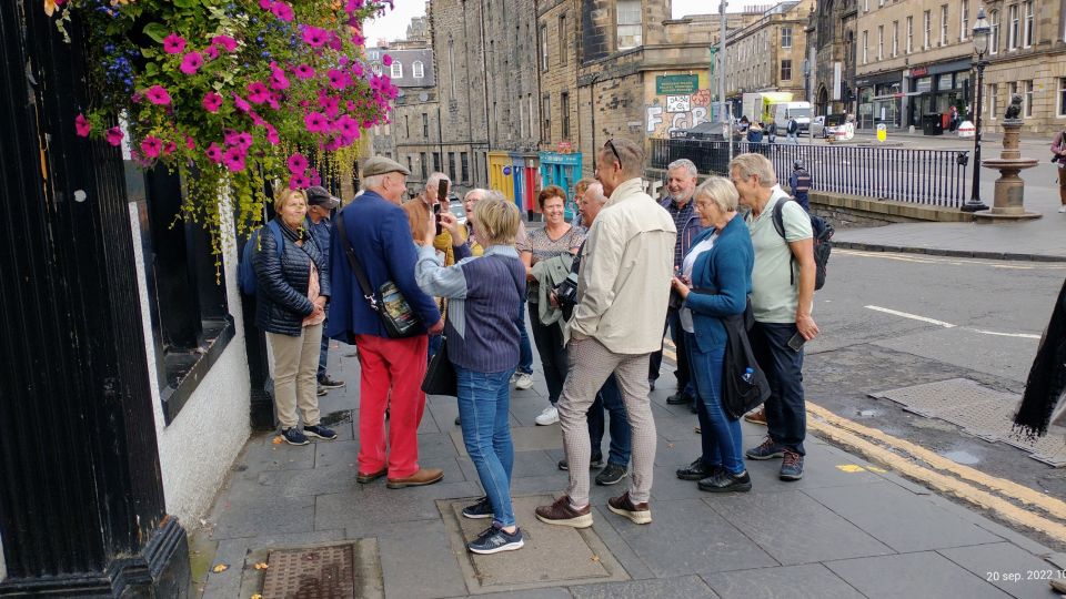 Edinburgh: City Highlights Private Guided Walking Tour - Highlights of the Old Town