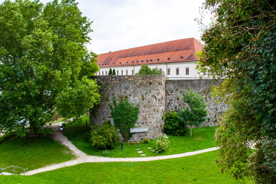 Family Tour of Linz's Old Town, Pöstlingberg and Grottenbahn - Highlights of the Tour