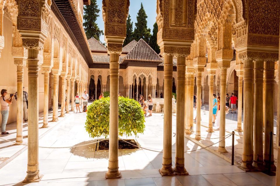 Fast-Track Alhambra & Nasrid Palaces Guided Tour - Generalife Summer Palace Gardens