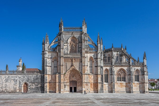 Fátima, Batalha, Alcobaça, and Óbidos Full Day Private Tour From Lisbon - Tour Details