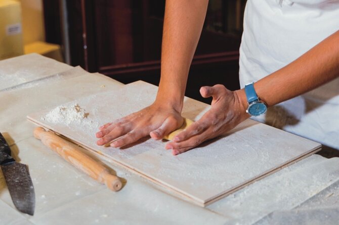 Fettuccine Ravioli and Tiramisu Masterclass in Rome - Preparing Fettuccine With Tomato Sauce