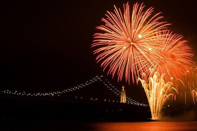 Fireworks and Open Bar in New Years Eve Cruise in Lisbon - Cruise Route and Viewing Experience